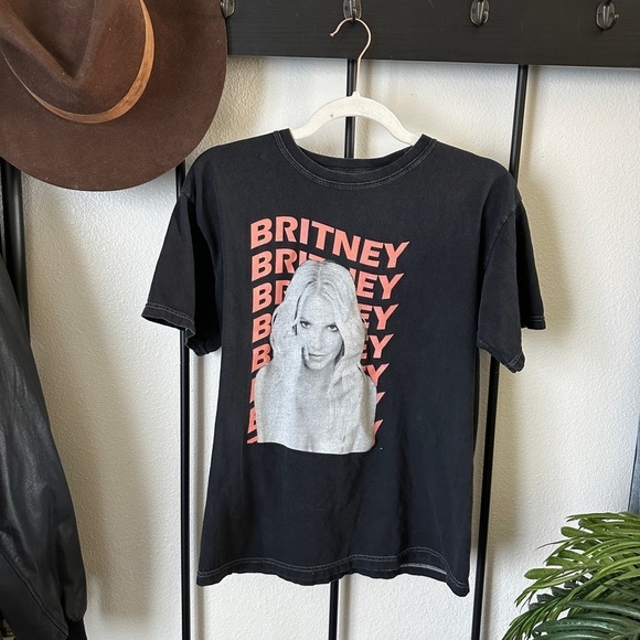 Tops - Britney Spears black graphic band T-shirt tee shirt top cotton retro 00s